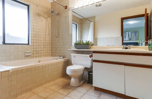 Horseshoe Bay Apartment | Gorgeous bedroom in Shared Home in HorseShoe Bay