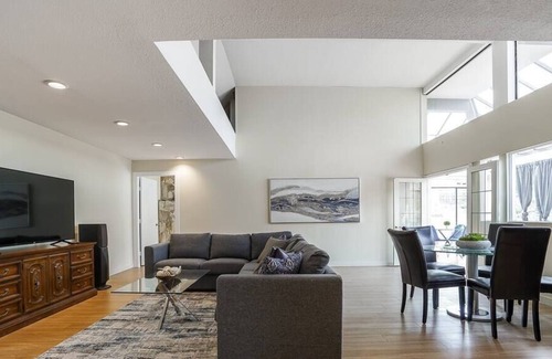 Horseshoe Bay Apartment | Gorgeous bedroom in Shared Home in HorseShoe Bay