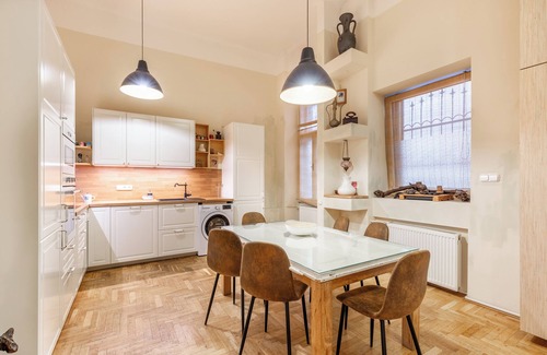 Erzsebetvaros Apartment | Gorgeous Bourgeois Bohème Apt for 4 pers (950 ft²) DOWNTOWN at Jewish Synagogue