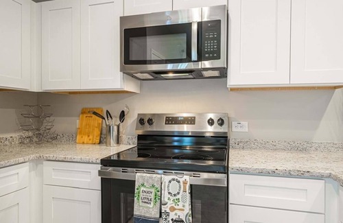 West San Antonio House | Gorgeous, Brand New 3-Bedrooms Home Near SeaWorld & Lackland Air Force Base.