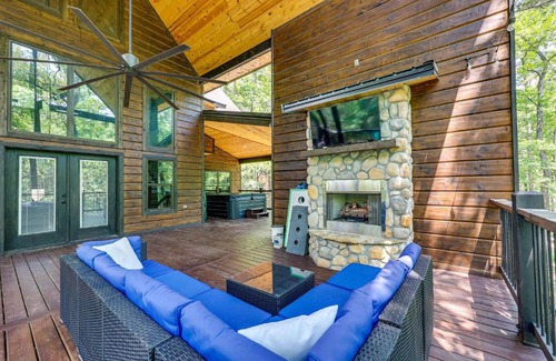 Broken Bow House | Gorgeous Broken Bow Family Home with Private Hot Tub