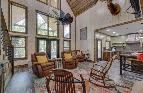 Broken Bow House | Gorgeous Broken Bow Family Home with Private Hot Tub