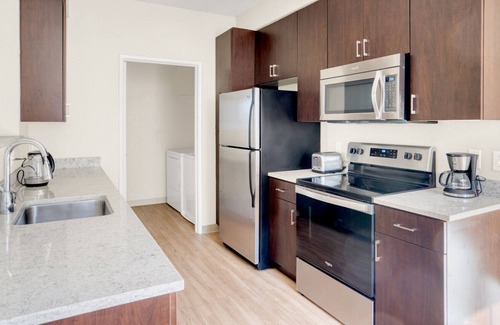 Downtown Apartment | Gorgeous Campbell 2BR w/ Pool, Gym & W/D, near eBay & WF, by Blueground