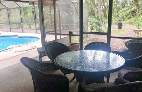 Thonotosassa House | Gorgeous cedar house with no cleaning fee