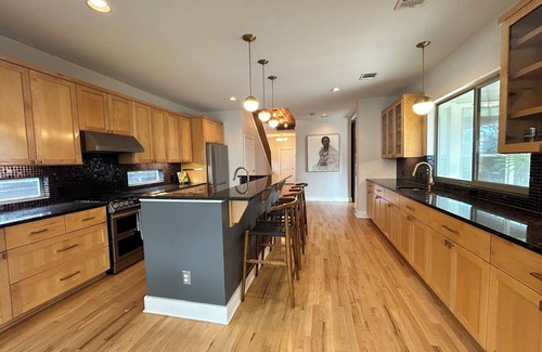 Hyde Park House | Gorgeous Central Austin home minutes from UT and Downtown