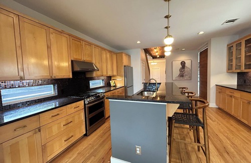 Hyde Park House | Gorgeous Central Austin home minutes from UT and Downtown