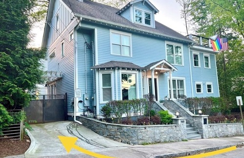 Midtown House | Gorgeous Central Modern Midtown 2 Bed Home - Piedmont Park - Parking - Quiet