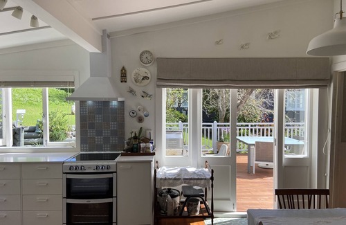 Russell Cottage | Gorgeous Central Russell Vintage 1920's Cottage