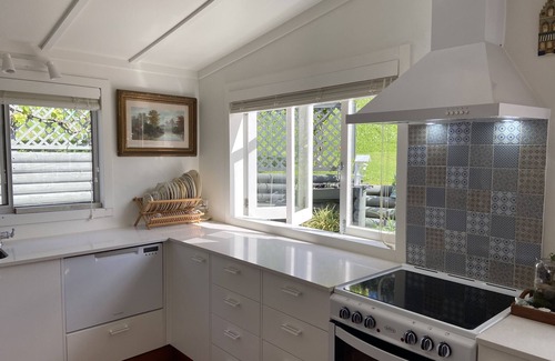 Russell Cottage | Gorgeous Central Russell Vintage 1920's Cottage