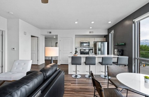 Downtown Salt Lake City Apartment | Gorgeous Central City 2BD/2BA