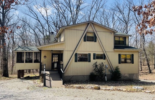 Innsbrook Ski Chalet | Gorgeous Chalet Getaway with Cabin Feel sleeps 10 at Innsbrook Resort