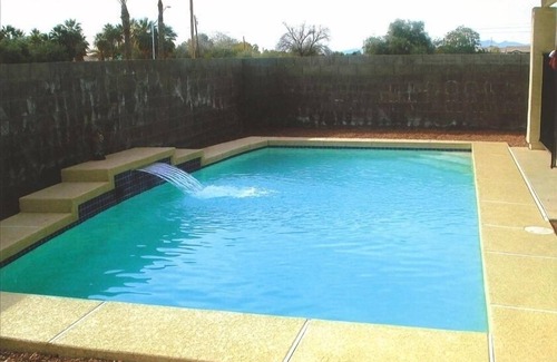 Phoenix House | Gorgeous Clean 4 Bedroom Glendale Vacation Home + Wi-Fi