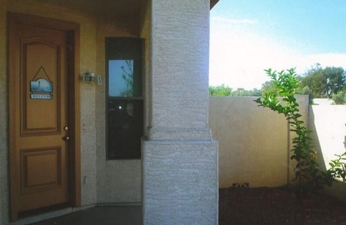 Phoenix House | Gorgeous Clean 4 Bedroom Glendale Vacation Home + Wi-Fi
