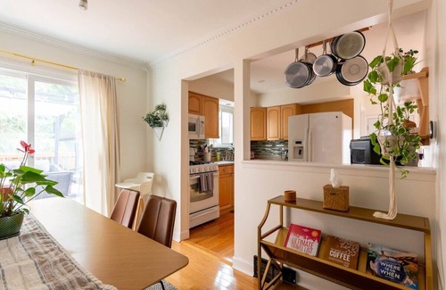 Clawson House | Gorgeous Comfy Downtown Clawson Home