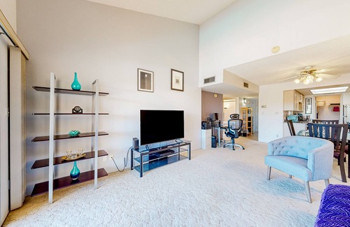 Desert Shores Condo | Gorgeous condo with hot tub, pool, tennis court, & grilling area - lake access