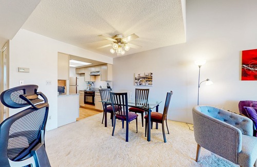 Desert Shores Condo | Gorgeous condo with hot tub, pool, tennis court, & grilling area - lake access