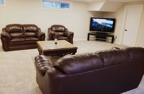 Selwyn House | Gorgeous cottage is only a two hour from Toronto