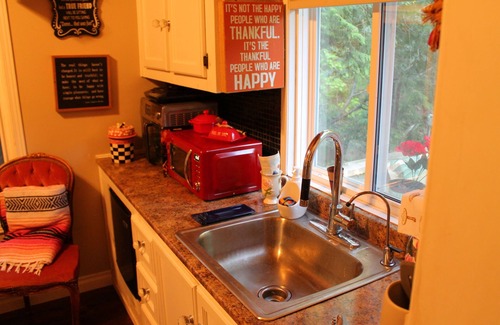 Mono Cottage | Gorgeous cozy cottage besides a bustling stream, surrounded by gorgeous greenery