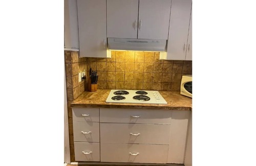 Mississauga Apartment | Gorgeous, Cozy, Newly Renovated Private Basement Apt