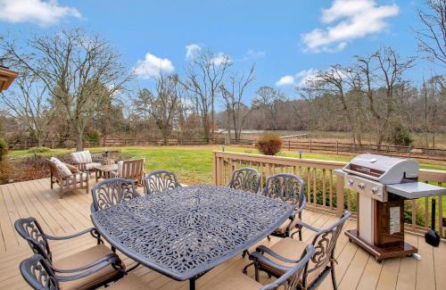 Queenstown House | Gorgeous Creek Side Ranch-Style Estate With Dock