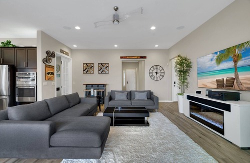 Tucson Estates House | Gorgeous custom home with spa, heated pool, outdoor kitchen and game room!