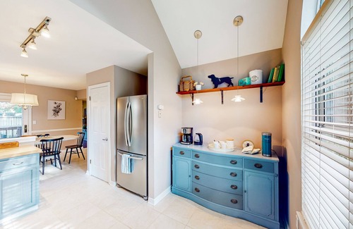Annapolis House | Gorgeous dog-friendly retreat w/fireplace, patio, & firepit