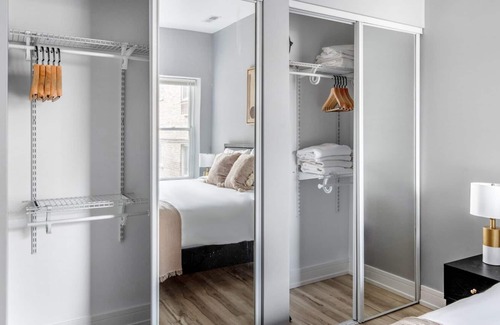 Edgewater Apartment | Gorgeous Edgewater 2BR nr Loyola & Red Line, by Blueground