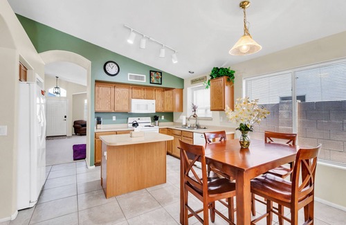 Litchfield Park House | Gorgeous family home five minutes from State Farm Stadium!