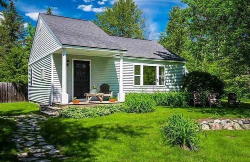 Ponshewaing House | Gorgeous Freshly Remodeled Resort Home Steps From Lake