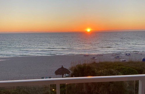 Longboat Key Condo | Gorgeous Full Gulf Front Condo.
