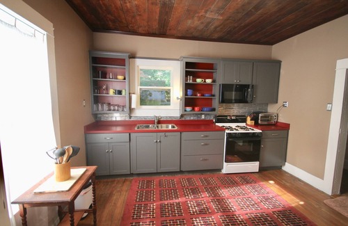 Holly House | Gorgeous Garden St. House -Close to Downtown, Shops, Cafes, Parks, Music, Trails