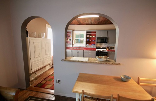 Holly House | Gorgeous Garden St. House -Close to Downtown, Shops, Cafes, Parks, Music, Trails