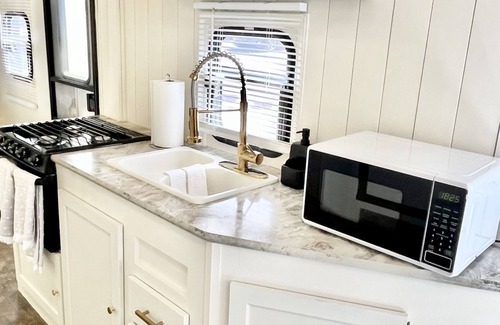 Leeds House | Gorgeous Glamper near Zion National Park! #23