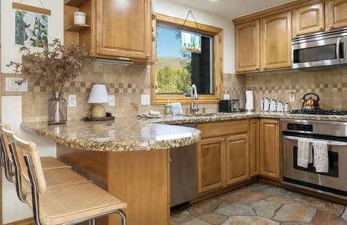 Eagle-Vail Condo | Gorgeous Golf Course Townhome, Private Hot Tub, Minutes to Vail/Beaver Creek