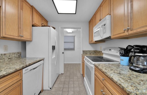 Navarre Beach Condo | Gorgeous Gulf views! On the beach! Free beach service! Last minute deals!