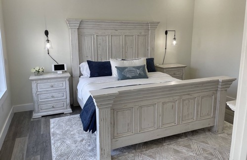 Vinita House | Gorgeous 'Hi-Tech' Lakeside Home! Book 3 Days Get 10% Off!