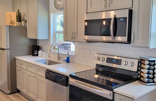 West Cave Estates House | Gorgeous Hill Country Cottage minutes from wineries and more!