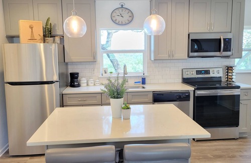 West Cave Estates House | Gorgeous Hill Country Cottage minutes from wineries and more!