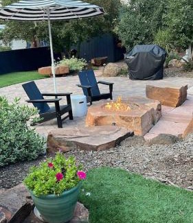 Williams House | Gorgeous Home-Amazing Yard-Fire Pit-Walk to Town