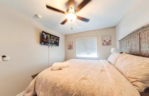 Southside House | Gorgeous Home- Close to Lackland AFB- Centrally Located Home