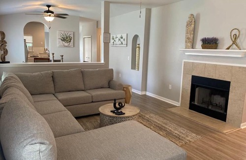 Southside House | Gorgeous Home- Close to Lackland AFB- Centrally Located Home