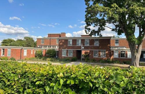 Sheffield City Centre Apartment | GORGEOUS home for up to 4 guests