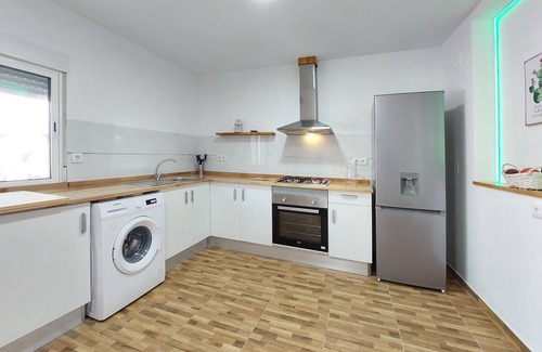 Ador House | Gorgeous home in Ador with WiFi
