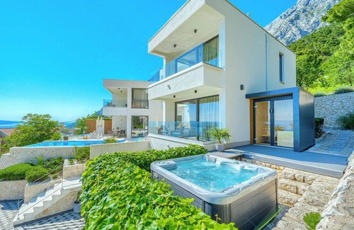 Bast House | Gorgeous home in Baska Voda with WiFi