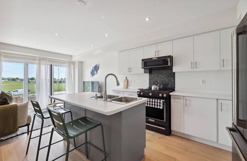Clarington House | Gorgeous Home In Bowmanville On The Shores Of Lake Ontario