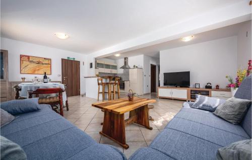 Kastel House | Gorgeous Home In Buje With Kitchen