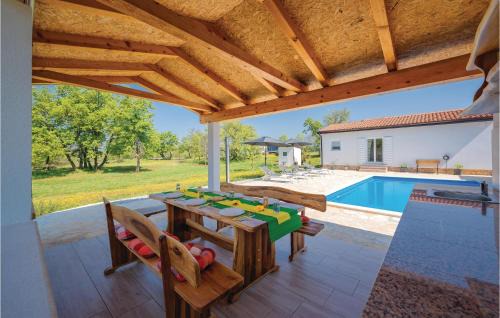 Kastel House | Gorgeous Home In Buje With Kitchen