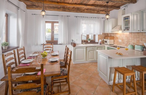 Cabrunici House | Gorgeous home in Cabrunici with WiFi
