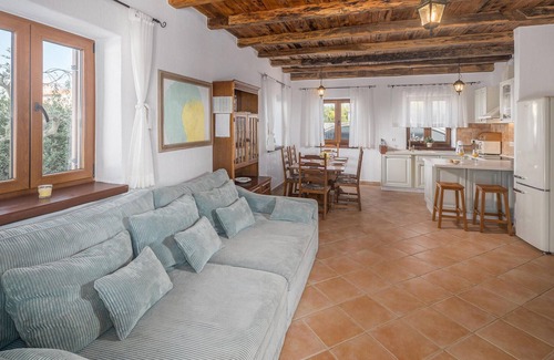 Cabrunici House | Gorgeous home in Cabrunici with WiFi