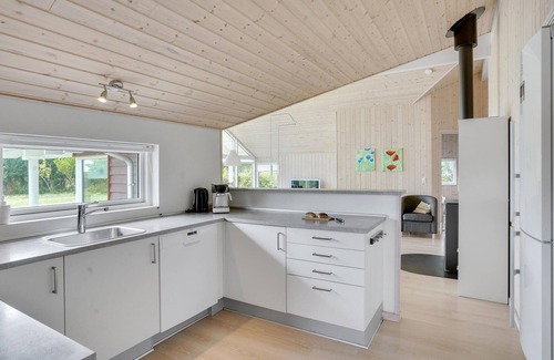 Dannemare House | Gorgeous home in Dannemare with kitchen